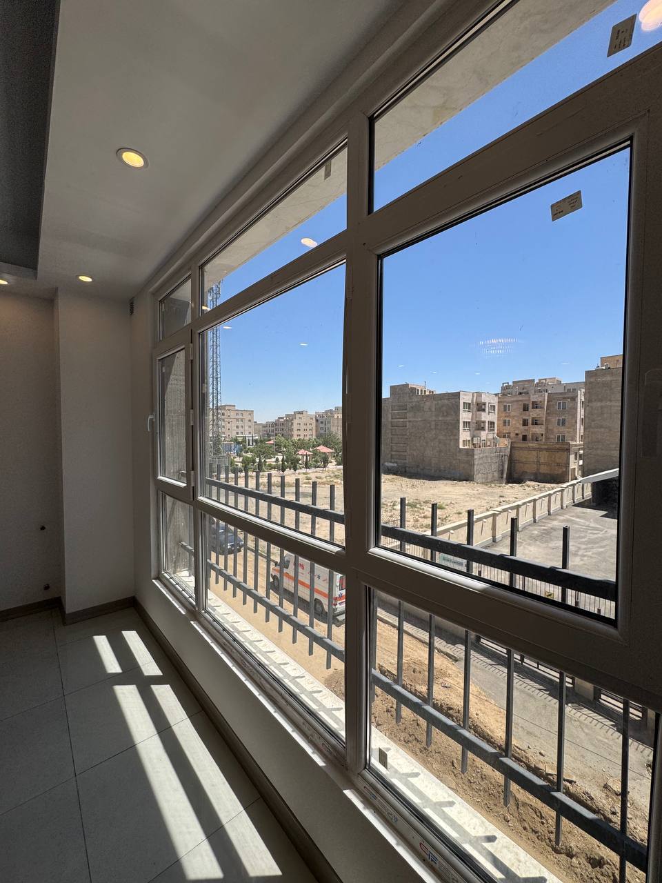 فروش واحد نوساز ۸۷متری سنددار در لوکیشنی دنج و خلوت — تصویر 5